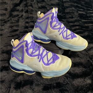Nike LeBron 19 Unisex Youth Aura/ Citron Tint/ Worn Blue
